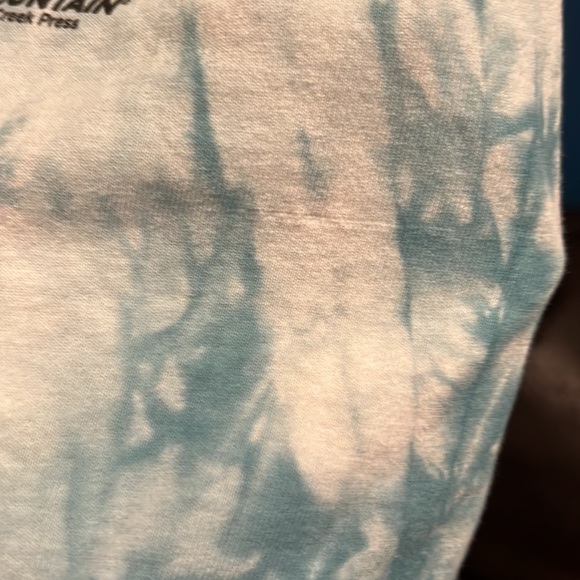 Sloth doing yoga T-shirt - Picture 6 of 6